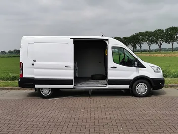 Taşıyıcı Panelvan Ford Transit içinde Antwerpen Belçika